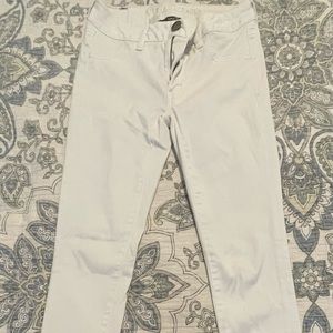 Women’s white American Eagle skinny jean, size 2
